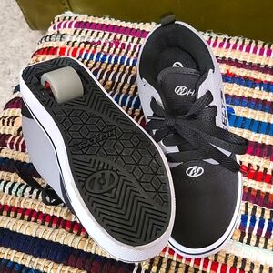 Heelys Black and Grey Trainers. Size youth 1